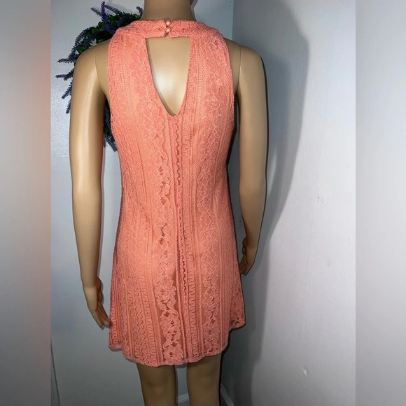 Annabella,S, sleeveless, coral high collar button loop closure lace overlay mini - Picture 2 of 8